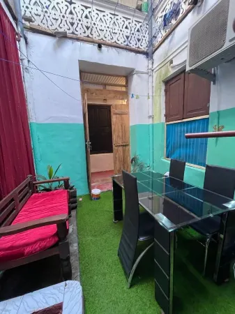 Safari House Отели рядом с достопримечательностью «Персидские бани Хамамни»