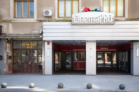 Metropole Apartments Studio Old City Отели рядом с достопримечательностью «Триумфальная арка»