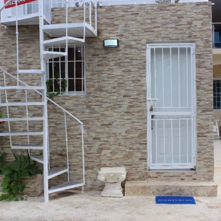 2 Guests 1Bed Studio 3Min to Beach and Main Street