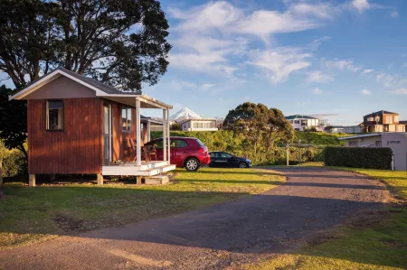 Belt Road Seaside Holiday Park Отели рядом с достопримечательностью «Те-Рева-Рева»