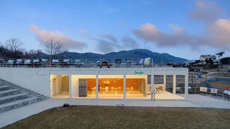 Ganghwado Lafamilia Pension Отели рядом с достопримечательностью «Bomunsa Temple»