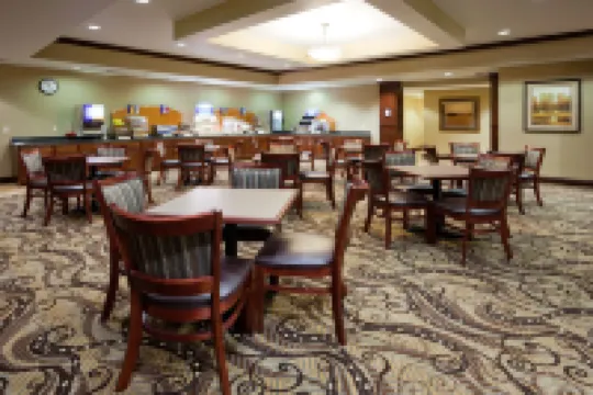 Holiday Inn Express & Suites MASON CITY by IHG Hôtels à : Mason City