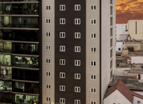 Arawi Miraflores Express