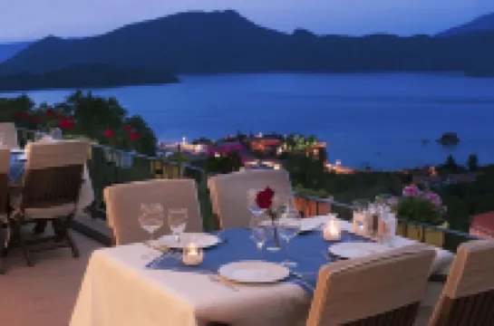 Swan Lake Hotel - Adult Only