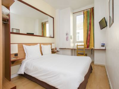 Hôtel Bosquet Pau Centre - Self Check in Budget Hotel