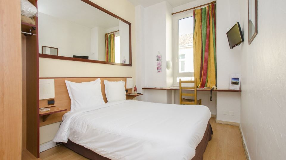 Hôtel Bosquet Pau Centre - Self Check in Budget Hotel