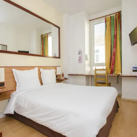 Hôtel Bosquet Pau Centre - Self Check in Budget Hotel
