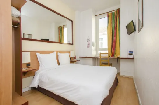 Hôtel Bosquet Pau Centre - Self Check in Budget Hotel