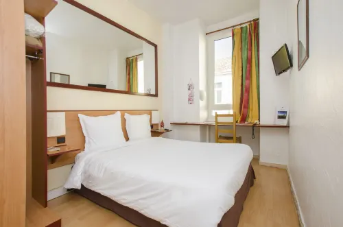 Hôtel Bosquet Pau Centre - Self Check in Budget Hotel Hotels in Gan