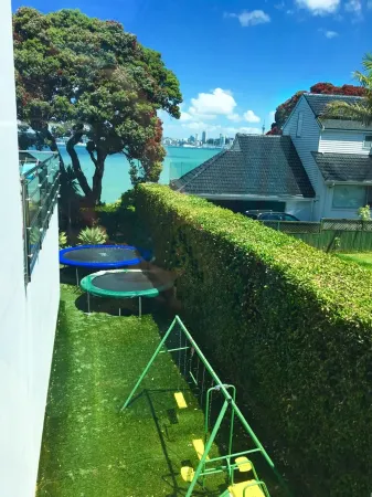 Sea View Guest House Отели рядом с достопримечательностью «Девонпорт Музеум»