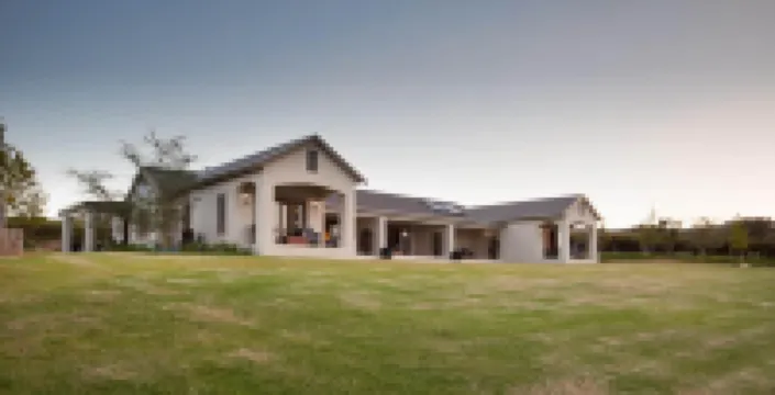 Under Oaks Guest House Hotels in 