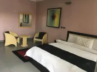 L'Avalon Hotel and Suites Hotels near RCCG The Messiah's Place
