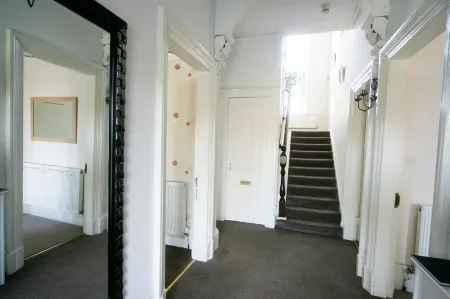 Dean Park Guest House Отели в г. Килмарнок