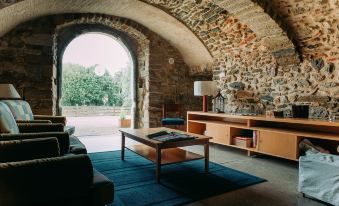 Arcs de Monells - Adults Only