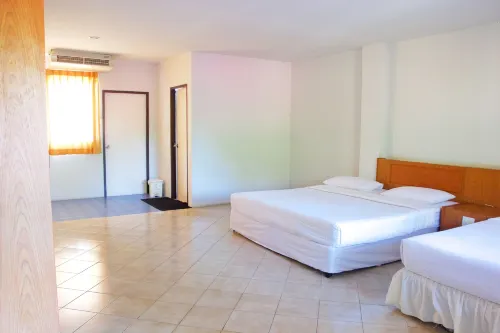 Sichang Shine Khao Resort