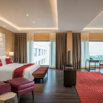 Feathers - A Radha Hotel Chennai Отели рядом с достопримечательностью «Гора Святого Томаса»