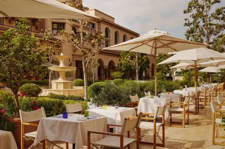 The Maybourne Beverly Hills, Maybourne Hotel Collection Отели рядом с достопримечательностью «Уотеруорлд»