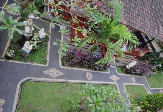 Yuliati House Ubud의 아늑한 테라스 공간