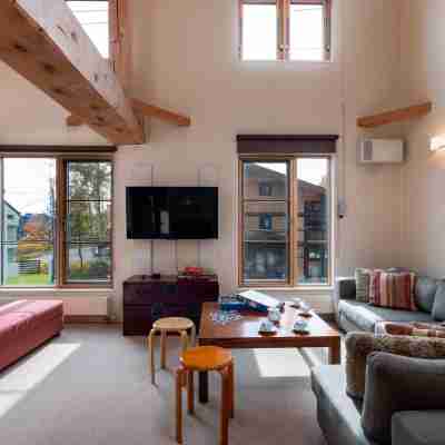 Gondola Chalet by H2 Life Rooms