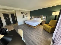 La Quinta Inn & Suites by Wyndham Dallas Arlington South Hotels in Arlington
