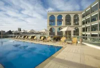 Grand Court Hotel - ที่มีสระว่ายน้ำ