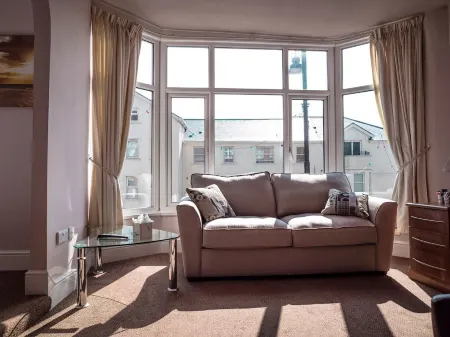 HQ Bar & Restaurant Отели в г. Дуглас