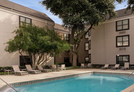 홀리데이 인 익스프레스 & 스위트 어빙 DFW 공항 북쪽 바이 IHG