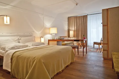 Louis Hotel