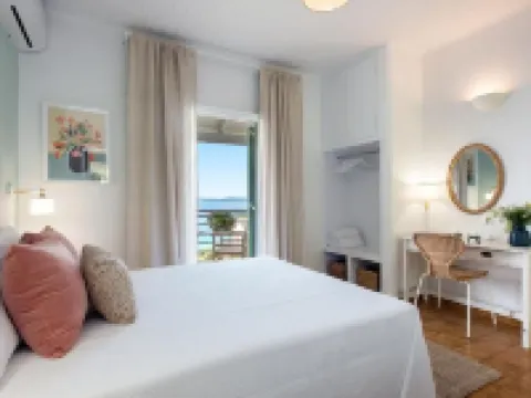 Reana Elegant Apartments by Konnect, Barbati Hotels in Mparmpati