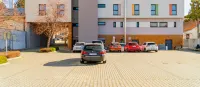 Impiq Hotel - Parking