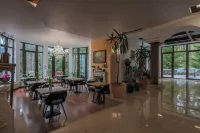Villa Tom Hotels in Moroeni