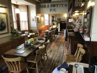 Victoria Guest Accommodation & Studio Apartments - parking