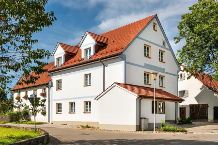 Gästehaus Neubauer Отели в г. Меринг
