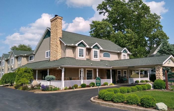 Hearthstone Inn & Suites