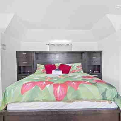 Cocoplum Rest N Hideaway #1 Rooms