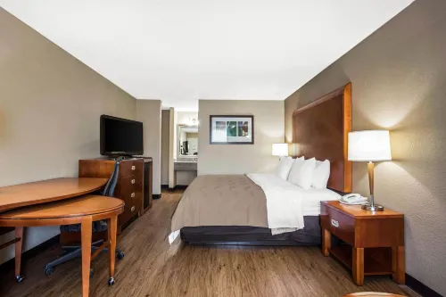 Quality Inn & Suites University Area - 2 Yıldız