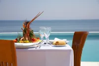 Ramada Plaza by Wyndham Thraki - breakfast