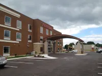 AmericInn by Wyndham Waupun - parking