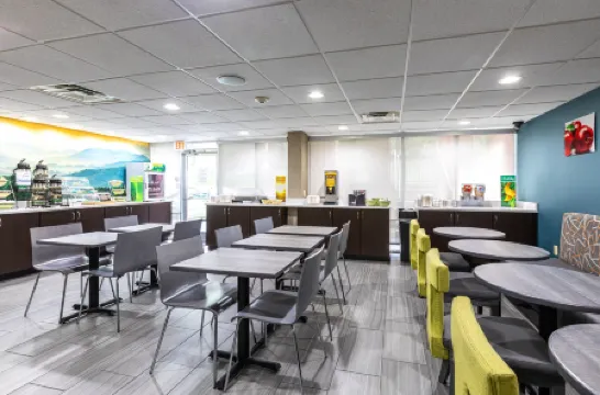 Quality Inn Asheville Downtown Tunnel Rd Отели рядом с достопримечательностью «Оверлук Виллидж»