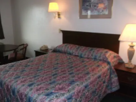 Sunrise Inn Hotels in Everett