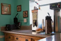 The Shores Inn - breakfast