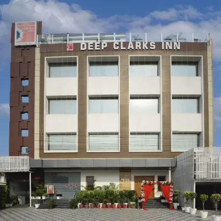 Hotel Deep Clarks Inn Lucknow