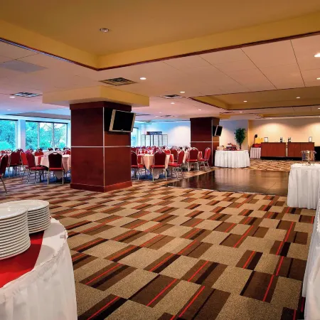 Four Points by Sheraton Victoria Gateway