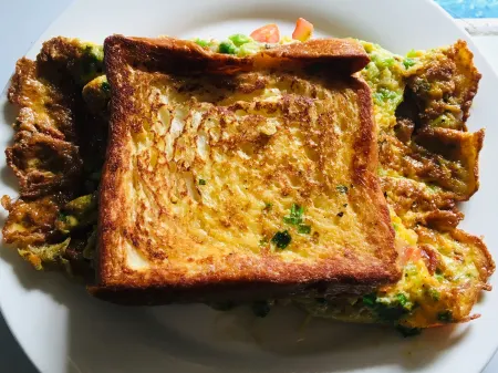 Green Hill Hostel & Tour