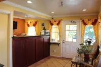 Upper Lake Inn & Suites