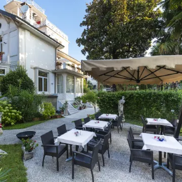 Hotel Villa Delle Palme Отели рядом с достопримечательностью «Дворец Грасси»