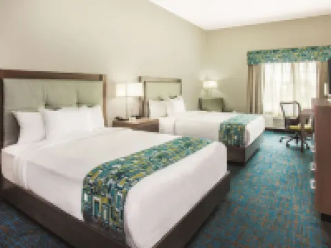 La Quinta Inn & Suites by Wyndham St. Paul-Woodbury Hotels in Woodbury