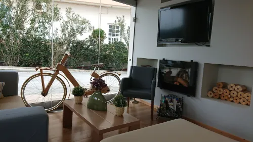 Diolkos Studios - Airport Shuttle