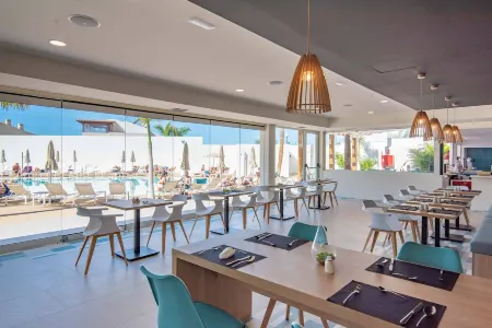 Ohasis Boutique Suites Отели рядом с достопримечательностью «Плайя де лос Кристьянос»