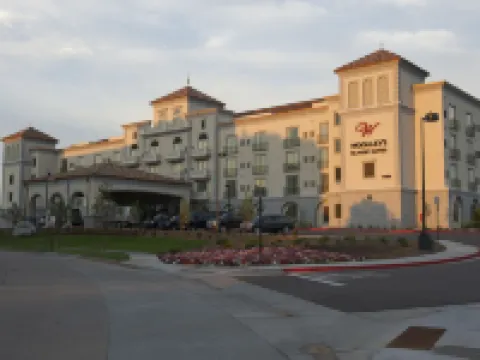 Woolley's Classic Suites Denver Airport Hotels in Aurora